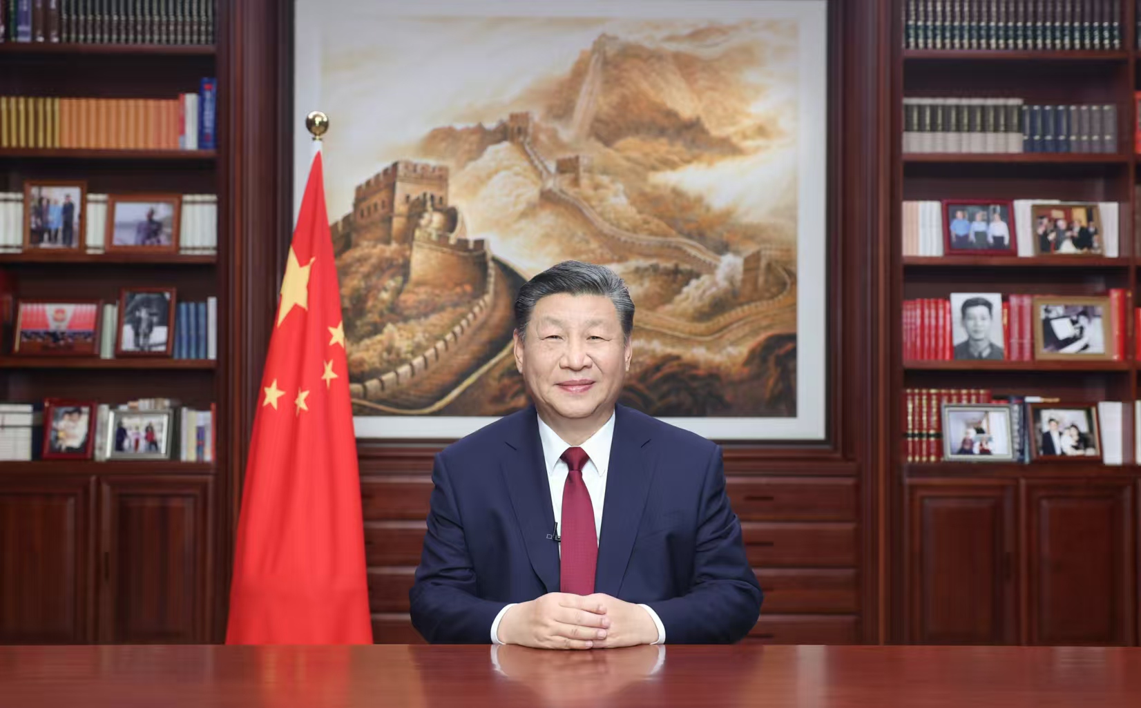 2023年12月31日，新年前夕，國家主席習近平通過中央廣播電視總臺和互聯網，發(fā)表二〇二四年新年賀詞。圖片來源：新華社