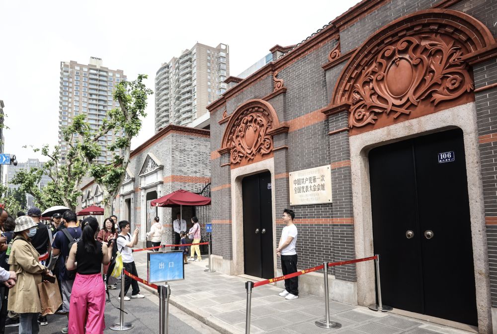  “永遠(yuǎn)做中國(guó)人民和中華民族的主心骨”——寫在中國(guó)共產(chǎn)黨成立104周年之際
